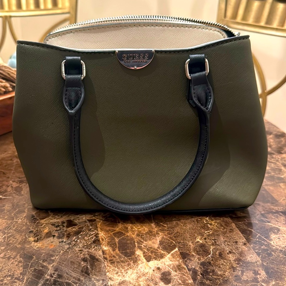 Guess hang bag like brand new